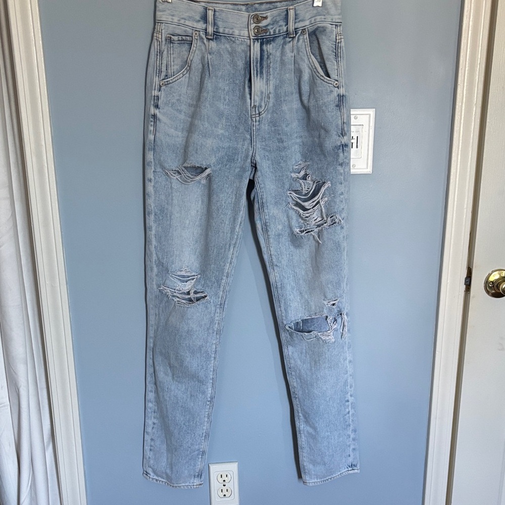 American Eagle Outfitters Faded Blue Mom Jeans Size 4Long